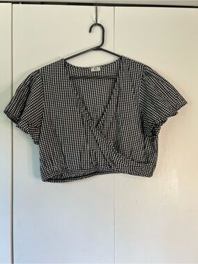 N/T Black & White Gingham Wrap Crop Top